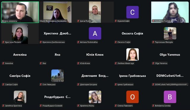 Студенти другого курсу факультету філології і журналістики